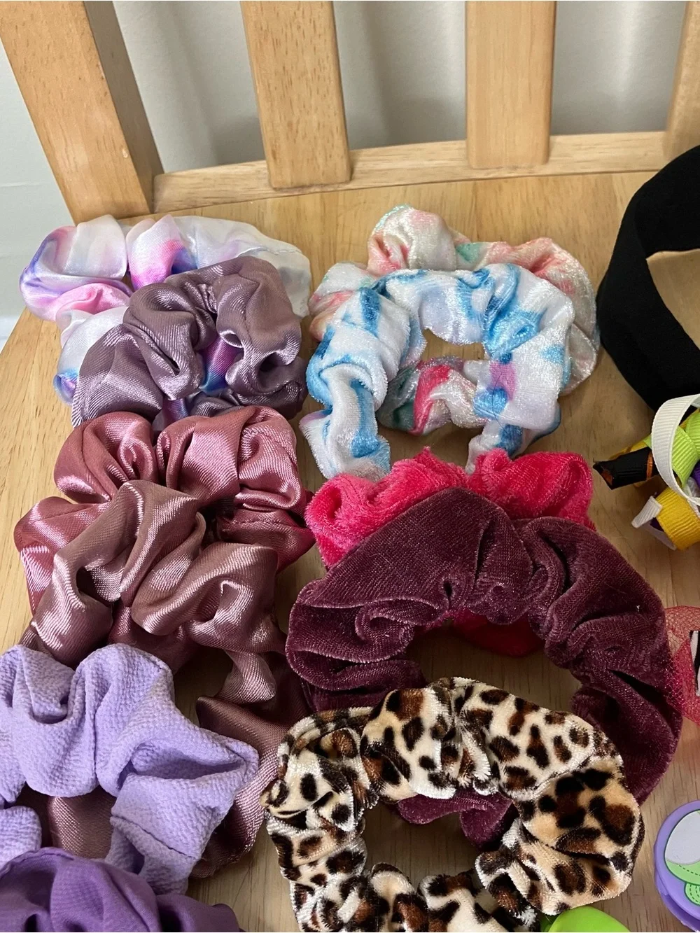 Huge bundle of girls hair bows and clips